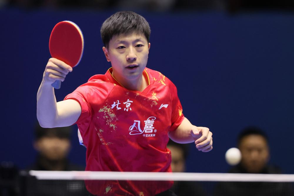 [F1]勒克莱尔发车不顺 与汉密尔顿发生轻碰.